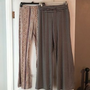 Lot of 2 lightweight elastic waist pants. Size M